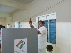 பேரனுடன் சென்று வாக்களித்த முதல்வர் எடப்பாடி பழனிசாமி