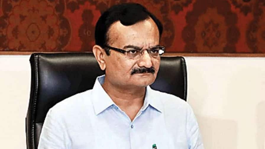 રાત્રી કર્ફ્યૂ આગળ વધશે કે નહીં ? ગૃહરાજ્ય મંત્રી પ્રદીપસિંહ જાડેજાએ આપ્યું મોટું નિવેદન Will the night curfew continue or not? Minister of State for Home Affairs Pradipsinh Jadeja made a big statement રાત્રી કર્ફ્યૂ આગળ વધશે કે નહીં ? ગૃહરાજ્ય મંત્રી પ્રદીપસિંહ જાડેજાએ આપ્યું મોટું નિવેદન