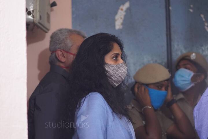 ajith and shalini came to cast their vote in thiruvanmiyur