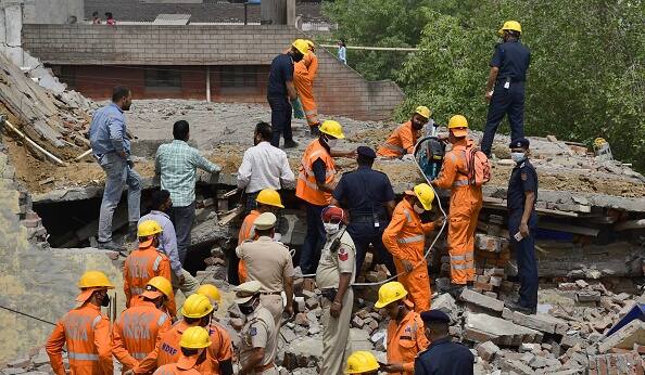 Ludhiana Roof Collapse: ਲੁਧਿਆਣਾ 'ਚ ਛੱਤ ਡਿੱਗਣ ਨਾਲ 4 ਦੀ ਮੌਤ, ਕਈ ਜ਼ਖਮੀ, ਕੈਪਟਨ ਵੱਲੋਂ ਜਾਂਚ ਦੇ ਆਦੇਸ਼ Ludhiana Roof of Unit Collapse Four killed, Nine injured, Captain Amarinder Singh Orders magisterial probe Ludhiana Roof Collapse: ਲੁਧਿਆਣਾ 'ਚ ਛੱਤ ਡਿੱਗਣ ਨਾਲ 4 ਦੀ ਮੌਤ, ਕਈ ਜ਼ਖਮੀ, ਕੈਪਟਨ ਵੱਲੋਂ ਜਾਂਚ ਦੇ ਆਦੇਸ਼