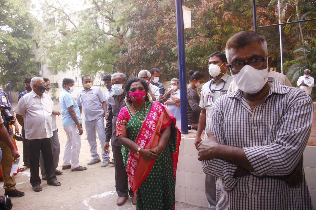 tamilisai adviced to voters எச்சரிக்கையாகவும், பாதுகாப்பாகவும் வாக்களிக்க வேண்டும் - தெலுங்கானா ஆளுநர் அறிவுரை