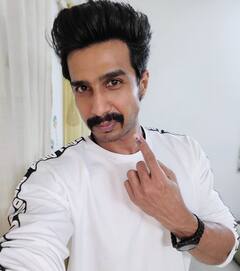 என் வாக்கினை பதிவுசெய்தபோது - ஜனநாயகக்கடமையை ஆற்றிய பிரபலங்கள்.