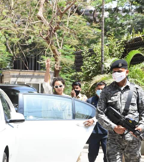 महाराष्ट्रात कोरोनाच्या रुग्णसंख्येत वाढ होत असताना कंगनाचे हे वागणं काही बरोबर नसल्याचं अनेकांनी मत व्यक्त केलं आहे.