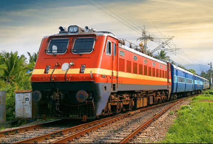Indian Railways: ट्रेन से सफर करने वाले यात्रियों के लिए खुशखबरी, अब इन ट्रेनों में भी मिलेगा तेजस का मजा, होने जा रहा बड़ा बदलाव