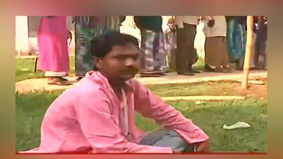 West Bengal Election 2021: নেতরায় এজেন্টকে 'বুথে বসতে বাধা', বুথের বাইরে ধর্নায় বসলেন ISF প্রার্থী