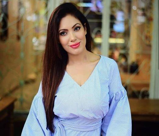 મુનમુન દત્તાએ લખ્યું કે, “સમાજમાં એવી વિકૃત માનસિકતા ધરાવતા પુરૂષો છે. જે ઘરમાં તેમની બહેન, ભાભી. દીકરી પર પણ કુદષ્ટી નાખે છે. હું મારા અનુભવની વાત કરૂ તો આ યાદ કરતા આંખો ભીની થઇ જાય છે.”