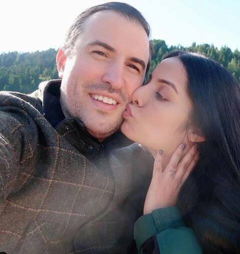 ਅਦਾਕਾਰਾ ਸੇਲਿਨਾ ਜੇਟਲੀ ਸਾਲ 2011 ਵਿੱਚ ਪੀਟਰ ਹਾਗ ਨਾਲ ਵਿਆਹ ਬੰਧਨ ਵਿੱਚ ਬੰਨ੍ਹੀ ਗਈ ਸੀ। ਵਿਆਹ ਦੇ ਨੌ ਮਹੀਨਿਆਂ ਅੰਦਰ ਹੀ ਸੇਲਿਨਾ ਨੇ ਜੌੜੇ ਬੱਚਿਆਂ ਨੂੰ ਜਨਮ ਦਿੱਤਾ ਸੀ।