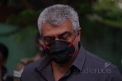 தல அஜித்குமார் தனது மனைவி ஷாலினியுடன் ஓட்டு போட வந்த ஆல்பம்