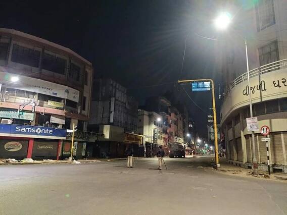 Punjab Night Curfew: दिल्लीनंतर आता पंजाबमध्येही 30 एप्रिलपर्यंत नाईट कर्फ्यू लागू, काय आहेत नियम? Punjab Night Curfew: दिल्लीनंतर आता पंजाबमध्येही 30 एप्रिलपर्यंत नाईट कर्फ्यू लागू, काय आहेत नियम?