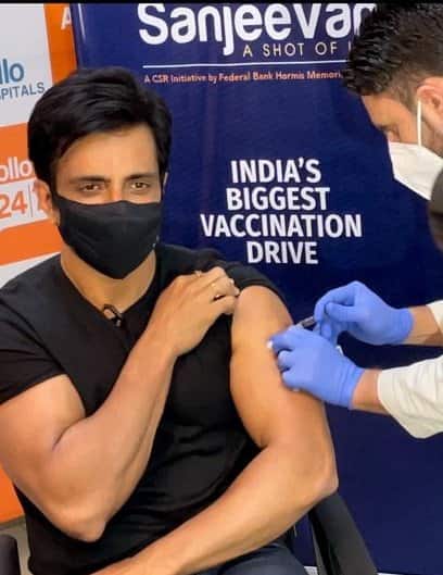 Bollywood star Sonu Sood, who emerged as the messiah of migrant workers, has started the biggest vaccination drive to create awareness among the people. He posted the photo along with the caption,