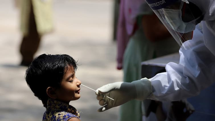 Rajkot: Coronavirus new trend shown in child know how many gets infected રાજકોટમાં કોરોનાનો ખતરનાક ટ્રેન્ડ, બાળકો બનવા લાગ્યાં ભોગ, કેટલાં બાળકોને કોરોના થયો તે જાણીને લાગી જશે આઘાત