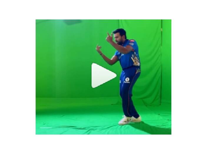 Watch mumbai cricketer Rohit Sharma Leads The Way As Mumbai Indians Stars Groove On Marathi Song IPL 2021 | कोळी गाण्यावर मुंबई इंडियन्सचे खेळाडू ठेका धरतात तेव्हा...