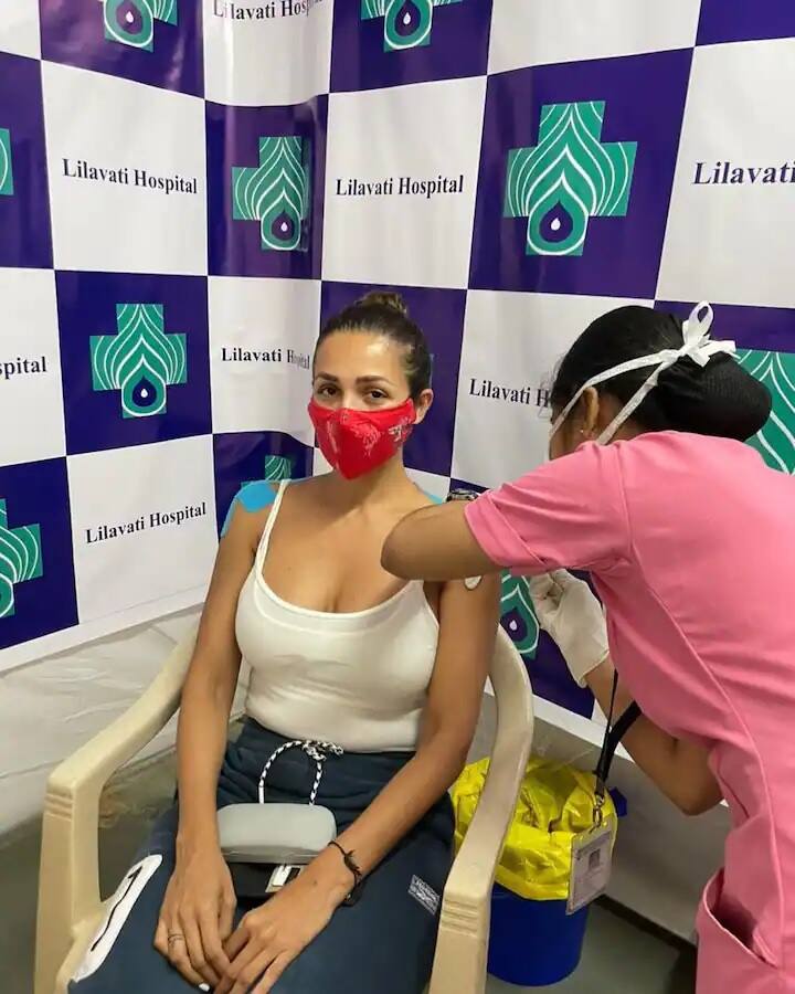 করোনা আক্রান্ত হয়েছিলেন, সেরেও উঠেছিলেন। এবার করোনা ভ্যাকসিন নিলেন মালাইকা অরোরা।