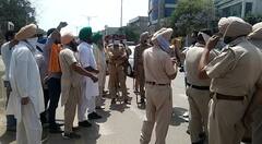 ਮਨਪ੍ਰੀਤ ਬਾਦਲ ਦੇ ਦਫਤਰ ਦਾ ਘਿਰਾਓ ਕਰਨ ਆਈਆਂ ਭਾਜਪਾ ਦੀਆਂ ਔਰਤਾਂ ਨੂੰ ਅੱਗੋਂ ਟੱਕਰੇ ਕਿਸਾਨ