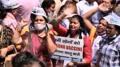 AAP demands ban on export of Corona vaccine, protests outside BJP headquarters in Delhi