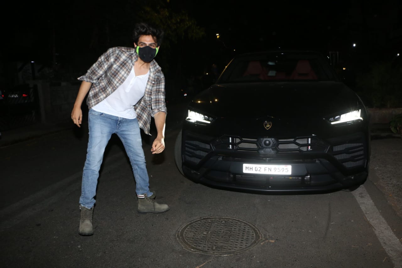 Parth Samthaan Buys A Swanky Car; Poses Happily With His Proud Mother -  Pictures - Filmibeat