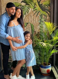 Harbhajan Singh’s Pregnant Wife Geeta Basra Is Breaking The Internet With Her Pregnancy Yoga Pics!