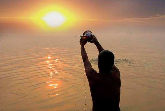 Horoscope Today April 8 Know Your luck for the Thursday આજનું રાશિફળઃ આ રાશિના જાતકો સૂર્યનારાયણને જળ અર્પણ કરીને દિવસની કરે શરૂઆત, જાણો કેવો રહેશે તમારો આજનો દિવસ