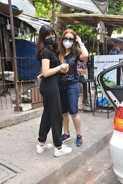 PICS: 'Pardes' Actress Mahima Chaudhry Spotted Shopping With Daughter Ariana In Juhu