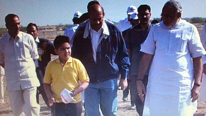 મુખ્યમંત્રી વિજય રુપાણીએ આ અંગે ટ્વિટ કરીને સ્પષ્ટતા કરવી પડી છે. તેમણે ટ્વિટ કરીને કહ્યું કે ‘મારા દિકરાના લગ્ન મે મહિનામાં હોવાની વાતો પાયા વિહોણી છે. આ પ્રકારનું કોઈ જ આયોજન ના પહેલેથી નિર્ધારિત હતું કે ના મે મહિનામાં કોઈ આયોજન છે.