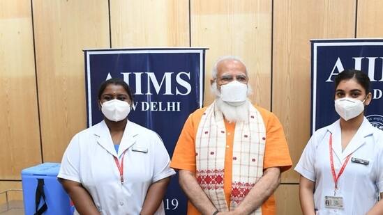 Punjab nurse administers second dose of corona vaccine to PM Modi ਪੰਜਾਬ ਦੀ ਨਰਸ ਨੇ ਪੀਐਮ ਮੋਦੀ ਨੂੰ ਲਾਈ ਕੋਰੋਨਾ ਵੈਕਸੀਨ ਦੀ ਦੂਸਰੀ ਡੋਜ਼