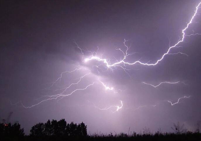 Heavy rain and thunderstorm likely in western Himalayan region, Meteorological Department warns Weather Update: पश्चिमी हिमालय क्षेत्र में तेज बारिश और आंधी की संभावना, मौसम विभाग का अलर्ट