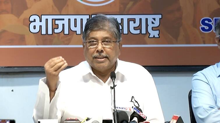 Maratha Reservation BJP Maharashtra Chief Chandrakant Patil write letter to Cm Uddhav Thackeray Maratha Reservation : मराठा आरक्षणाबाबत जाहीर सर्वपक्षीय चर्चा आयोजित करा, चंद्रकांत पाटलांचं मुख्यमंत्र्यांना पत्र