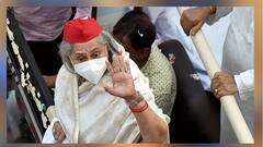 West Bengal Election 2021: 'সেলফি তুলতে গিয়ে বিপত্তি!', হাওড়ায় রোড শোয়ে অনুরাগীকে ধাক্কা 'ধন্যি মেয়ে' জয়ার