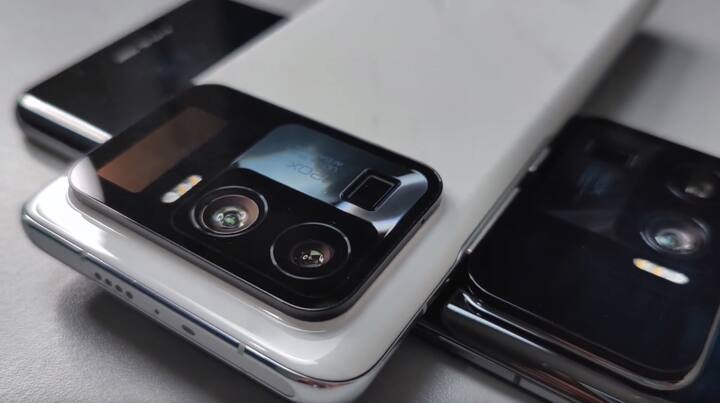 Xiaomi Mi 11 Ultraના સ્પેશિફિકેશન્સ.... Mi 11 Ultraમાં 6.81- ઇંચ 2K WQHD+ ડિસ્પ્લે આપવામાં આવી છે, જેનુ રિઝૉલ્યૂશન 3,200 × 1,440 પિક્સલ છે. પ્રૉટેક્શન માટે આના પર ગોરિલ્લા ગ્લાસ લગાવવામાં આવ્યો છે.