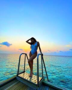 Janhvi Kapoor Pics: মলদ্বীপে ছুটি কাটাচ্ছেন জাহ্নবী, সুইম স্য়ুটে ভাইরাল একাধিক ছবি