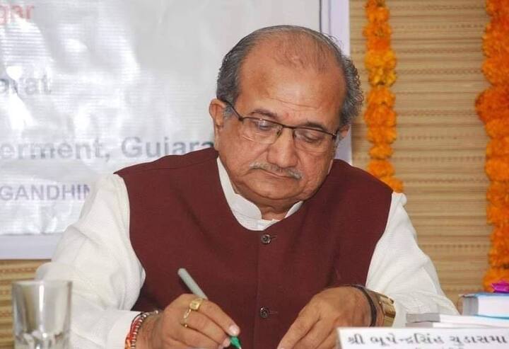 ભૂપેદ્રસિંહ ચુડાસમા (Bhupendrasinh Chudasma) કોરોનાં પોઝીટીવ આવ્યા  છે.  કેબિનેટ મંત્રી(Cabinet Minister) ને કોરોના થતાં તેમને યુ.એન. મહેતા હોસ્પિટલ (UN Mehta Hospital)માં સારવાર આપવામાં આવશે.