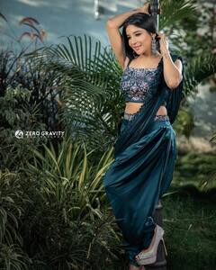 கருப்பழகி - நடிகை சாக்ஷி அகர்வாலின் பிளாக் போட்டோஷூட்