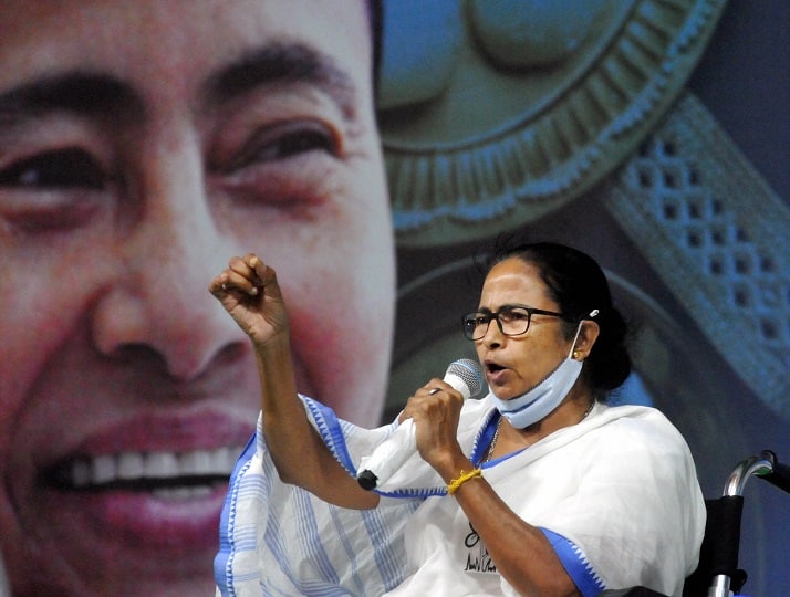 Mamata Downplays EC Notice, Asks How Many Complaints Against PM Modi Who Does 'Hindu-Muslim Every Day’ Mamata Downplays EC Notice, Asks How Many Complaints Against PM Modi Who Does 'Hindu-Muslim Every Day’