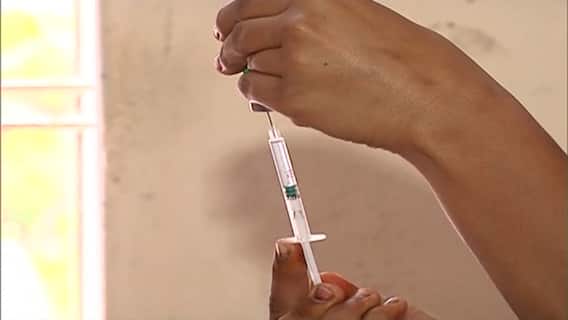 Corona Vaccine Shortage | पुणे जिल्ह्यात दीड दिवस पुरेल इतकीच लस शिल्लक