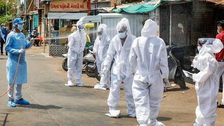 ગુજરાતના આ શહેરમાં કોરોનાની લહેર ઘાતક બની, કોમ્યુનિટી ટ્રાન્સમિશનનો તબક્કો શરૂ ! ગુજરાતના આ શહેરમાં કોરોનાની લહેર ઘાતક બની, કોમ્યુનિટી ટ્રાન્સમિશનનો તબક્કો શરૂ !