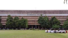 અમદાવાદની આ કોલેજની હોસ્ટેલના બંધ રૂમમાં લાગી આગ, જુઓ વીડિયો