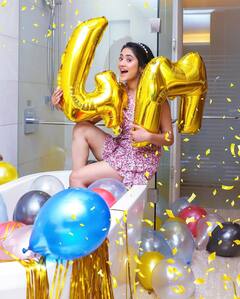 PICS: 'Yeh Rishta Kya Kehlata Hai' Actress Shivangi Joshi Crosses 4 Million Instagram Followers, Celebrates With Family