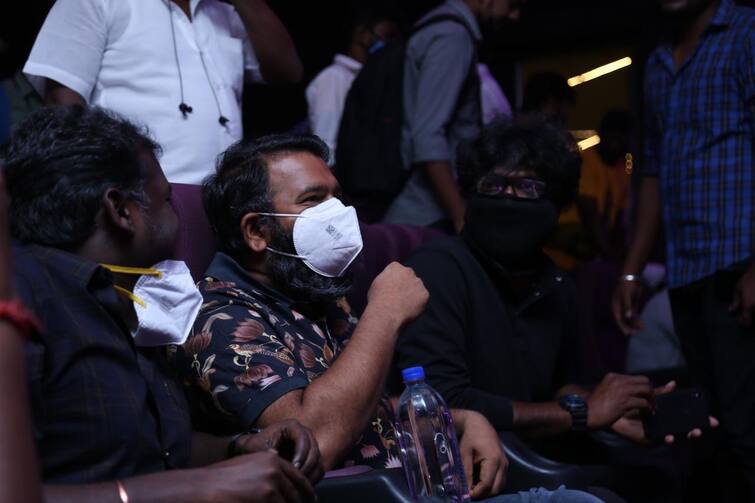 karnan is out in theaters Recession in online ticket booking திரையரங்குகளில் கர்ணன் - கொரோனா அச்சத்தால் முன்பதிவில் மந்தநிலை?