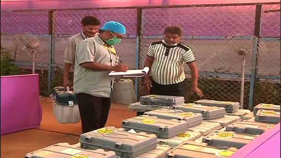 West Bengal Election 2021: রাত পোহালেই ভোট, সোনারপুর-শ্রীরামপুরে শুরু EVM বণ্টনের কাজ