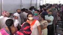 मुंबईच्या घाटकोपरमधील राजावाडी रुग्णालयात लसीकरणासाठी गर्दी