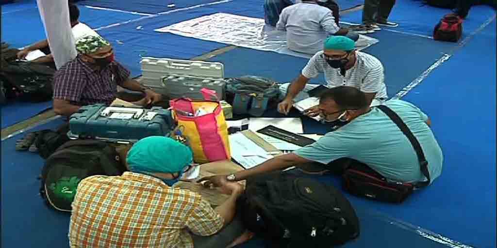 West Bengal Election 2021: administration prepation for Hooghly to contest for fourth phase of election in Bengal WB Election 2021 রাত পোহালেই ভোট, চূড়ান্ত ব্যস্ততা হুগলির বিভিন্ন প্রান্তে