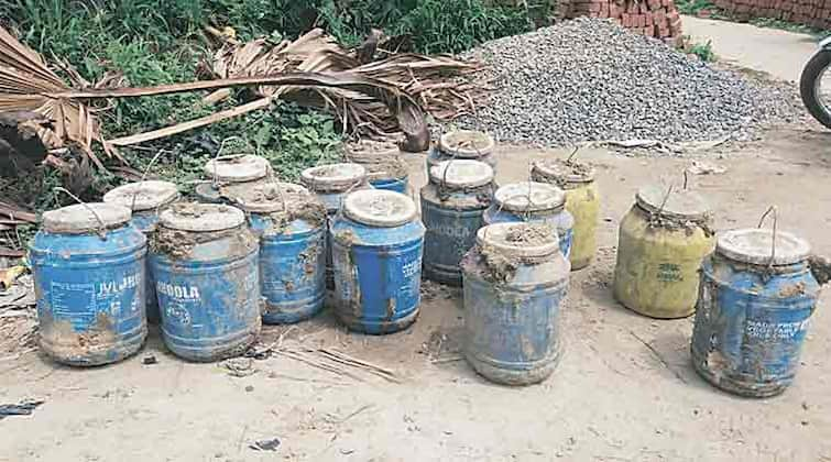 Excise and police raids in Tarn Taran district, large quantity of illicit liquor and liquor recovered ਤਰਨ ਤਾਰਨ ਜ਼ਿਲ੍ਹਾ 'ਚ ਆਬਕਾਰੀ ਤੇ ਪੁਲਿਸ ਵਿਭਾਗ ਵਲੋਂ ਛਾਪੇਮਾਰੀ, ਵੱਡੀ ਮਾਤਰਾ 'ਚ ਨਾਜਾਇਜ਼ ਸ਼ਰਾਬ ਤੇ ਲਾਹਣ ਬਰਾਮਦ