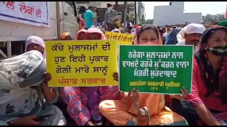 Minister Tripat Bajwa faces mgnrega employees Protest, Raised slogans against Punjab government ਮਗਨਰੇਗਾ ਦੇ ਕੱਚੇ ਮੁਲਾਜ਼ਮਾਂ ਕੀਤਾ ਮੰਤਰੀ ਤ੍ਰਿਪਤ ਬਾਜਵਾ ਦਾ ਘਿਰਾਓ, ਸਰਕਾਰ ਖਿਲਾਫ਼ ਕੱਢੀ ਭੜਾਸ