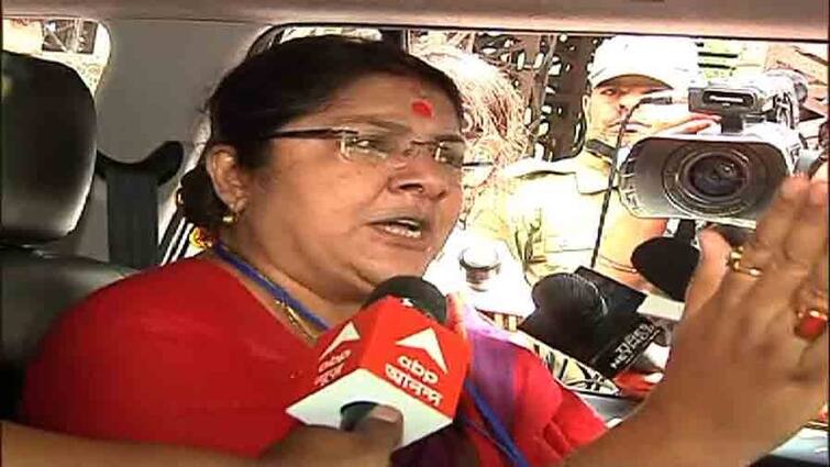 West Bengal Election 2021: BJP MP Locket Chatterjee alleges TMC goons attacked her as she caught false voter WB Election 2021: ছাপ্পা ভোটারকে ধরে ফেলায় আক্রান্ত হয়েছেন, অভিযোগ লকেটের