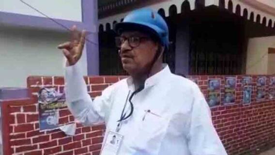 West Bengal Election 2021: ‘শিলাবৃষ্টি’, ‘ঝড়’ থেকে মাথা বাঁচাতে হেলমেট পরে বেরোলেন রবীন্দ্রনাথ ঘোষ