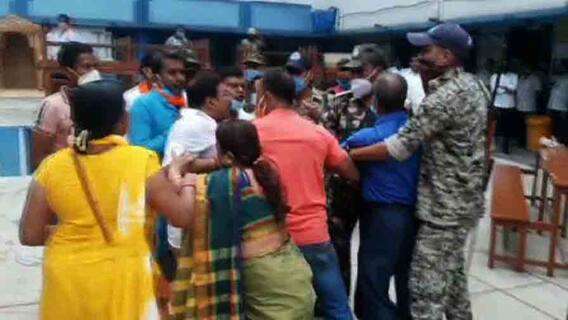 West Bengal Election 2021: ভোট শুরুর আগে বেলুড়ের লালবাবা কলেজে উত্তেজনা, TMC-BJP সংঘর্ষ