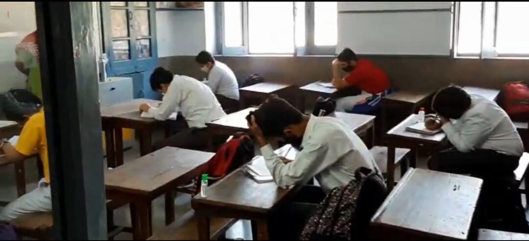 Schools being opened in Pathankot against government orders, administration took action ਸਰਕਾਰ ਦੇ ਹੁਕਮਾਂ ਖਿਲਾਫ ਪਠਾਨਕੋਟ 'ਚ ਖੋਲ੍ਹੇ ਜਾ ਰਹੇ ਸਕੂਲ, ਪ੍ਰਸ਼ਾਸਨ ਨੇ ਕੀਤੀ ਕਾਰਵਾਈ 