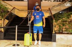 களத்தில் சிங்கநடை போட்டு - சென்னை சூப்பர் கிங்ஸ் அணியின் மாஸ் என்ட்ரி