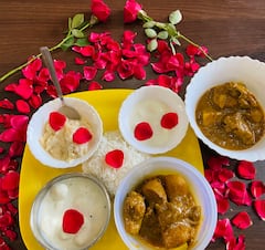 Rudrajit Mukherjee Birthday Photos: বেশি মিষ্টি দেওয়া পায়েস পছন্দ রুদ্রর, কোমর বাঁধলেন প্রমিতা