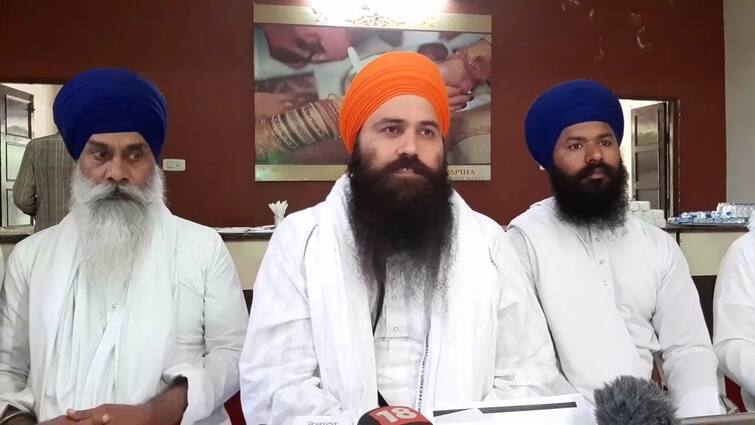 Sikh community condemns decision to change SIT of Kunwar Vijay Pratap in Kotkapura Firing Case ਕੋਟਕਪੁਰਾ ਗੋਲੀਕਾਂਡ 'ਚ ਕੁੰਵਰ ਵਿਜੈ ਪ੍ਰਤਾਪ ਦੀ SIT ਬਦਲਣ ਦੇ ਫੈਸਲੇ ਮਗਰੋਂ ਸਿੱਖ ਸੰਗਤਾਂ 'ਚ ਰੋਸ  